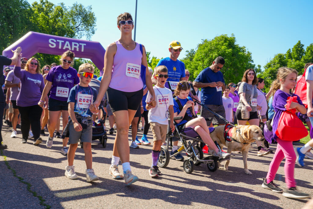 A group of walker at the starting line